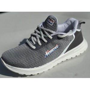 Кросівки жіночі