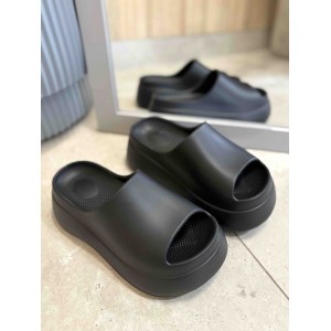 Шльопанці жіночі 