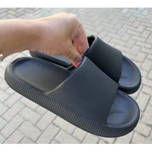 Шльопанці жіночі 