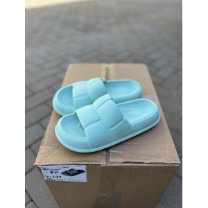 Шльопанці жіночі