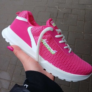 Кросівки жіночі 