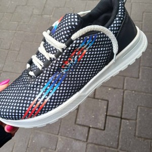 Кросівки жіночі 