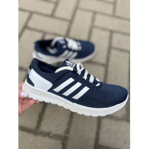 Кросівки жіночі